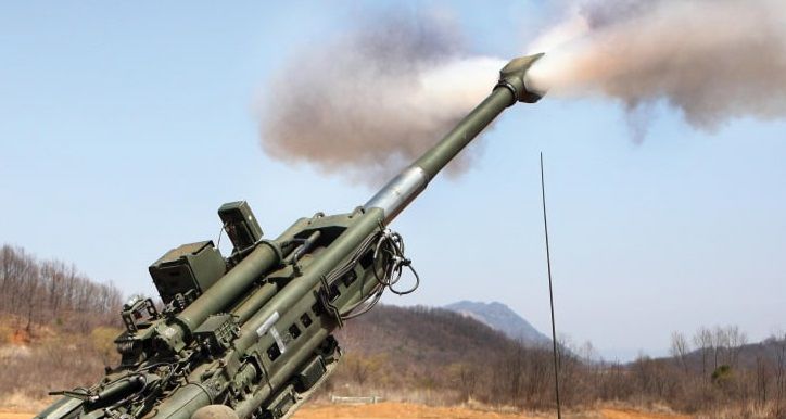 Пожар охватил два дома после обстрела Донецка со стороны украинских нацистов