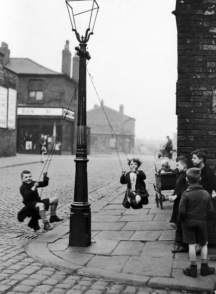 8. Самодельные качели, Манчестер, 1946 год  детство, прошлое, фотография