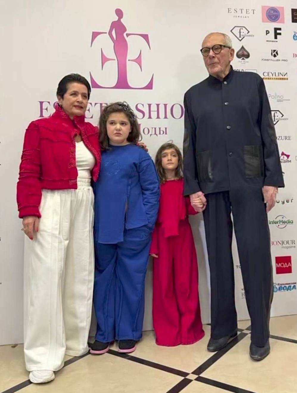 Как сейчас выглядят дочери Эммануила Виторгана и его жены Ирины Молдик Виторган, Эммануил, Ирина, Молдик, Млодик, время, мероприятия, также, вместе, артиста, детей, женой, актера, Клара, дочками, светские, чувствовали, Этель, рубашку, надел