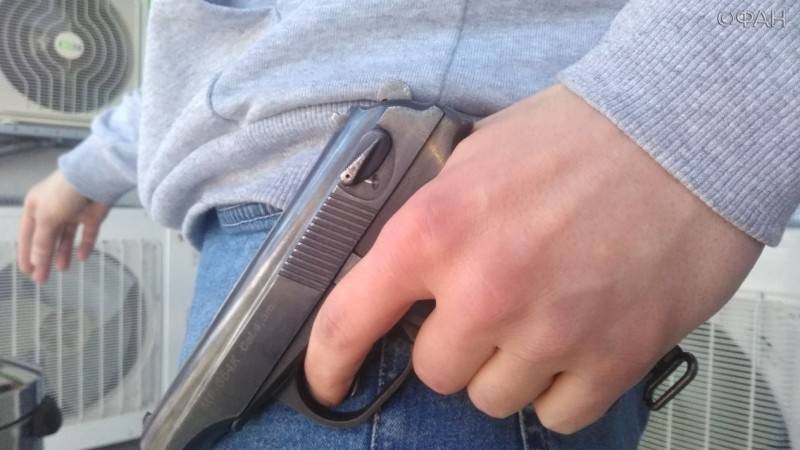 Мужчина в капюшоне застрелил пившего чай посетителя кафе в Екатеринбурге