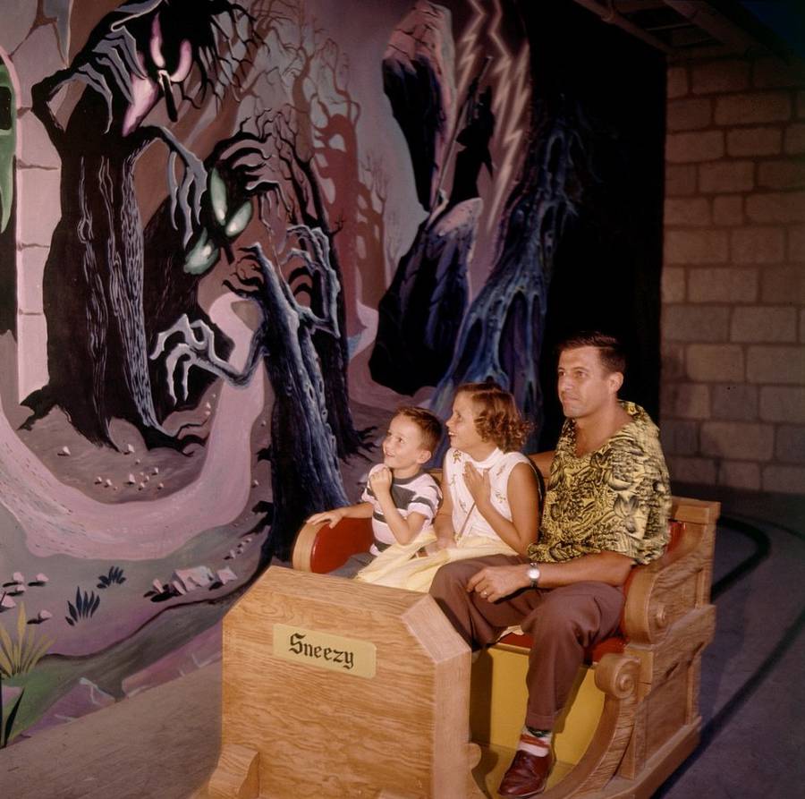 Фотографии с открытия первого «Диснейленда» в 1955 году