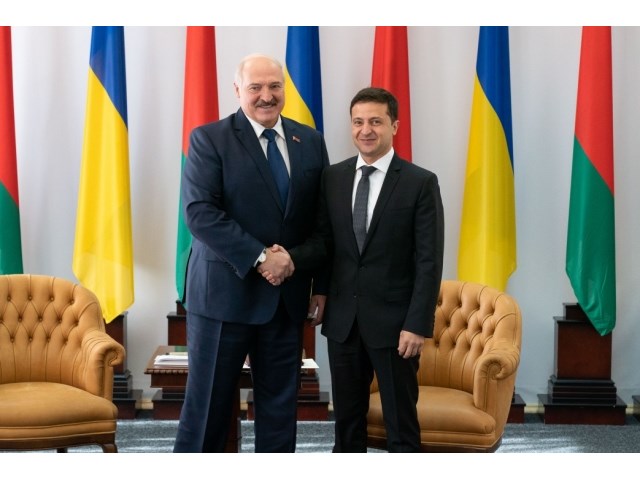 Лукашенко видит слабость Москвы и её готовность к унизительной капитуляции Лукашенко видит слабость Москвы и её готовность к унизительной капитуляции геополитика