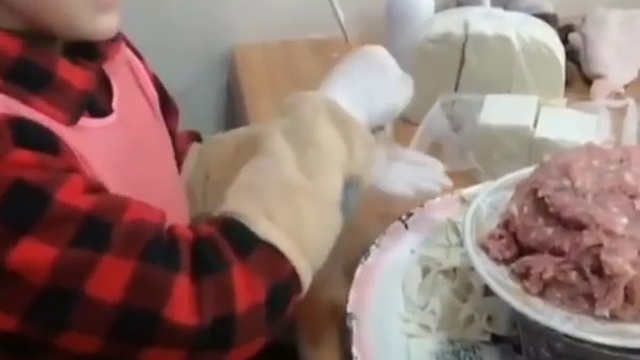 Сверхскоростная лепка китайских пельменей