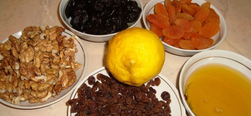 Витаминная смесь «Изюм-орехи-курага-мед-лимон»