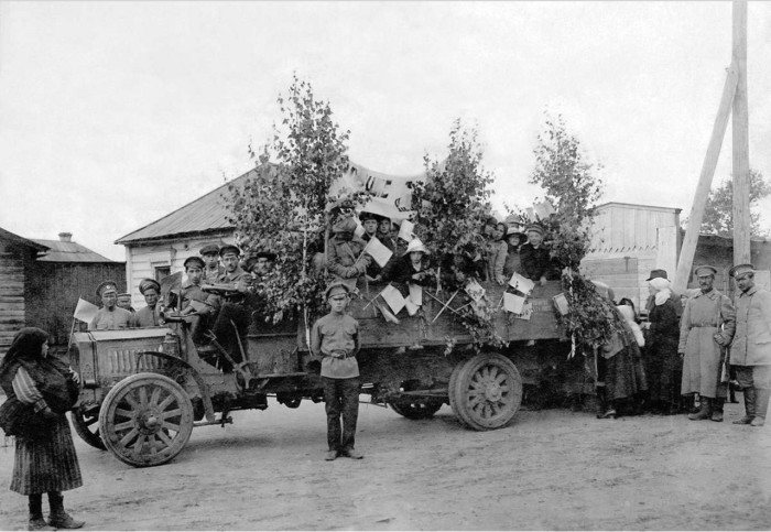 С 1917 года 1 мая впервые отпраздновали открыто.