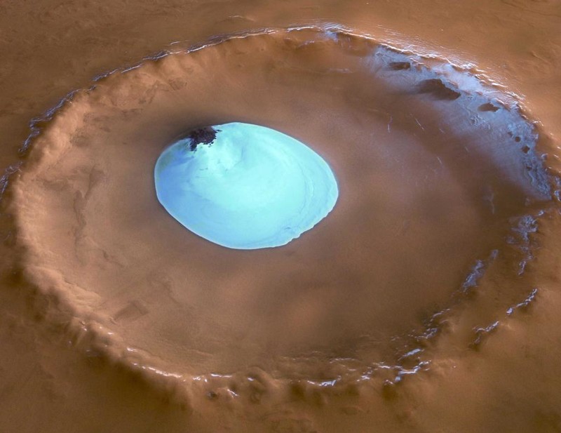 Лед в безымянном кратере космос, марс, пейзаж, природа