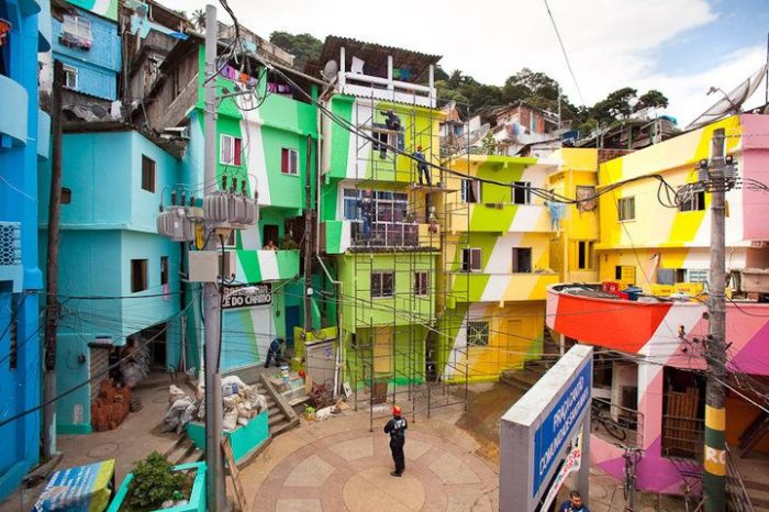  Santa Marta Favela - самые яркие трущобы Рио.