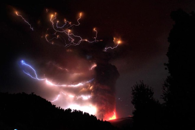Откуда в вулканах появляются молнии: объяснение с точки зрения науки вулканы,молнии,наука,Природа,Пространство,электричество