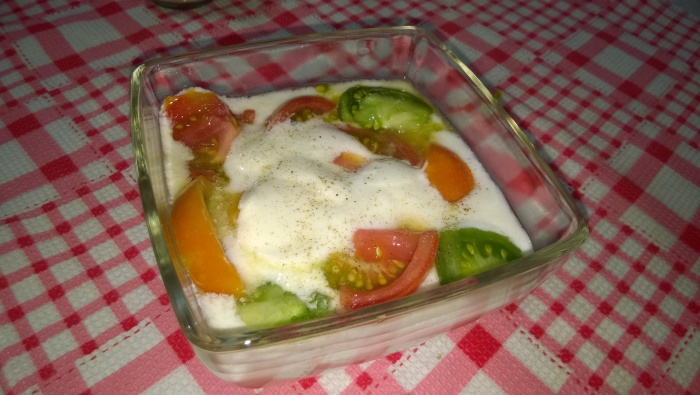 Овощной салат с диетической заправкой.
