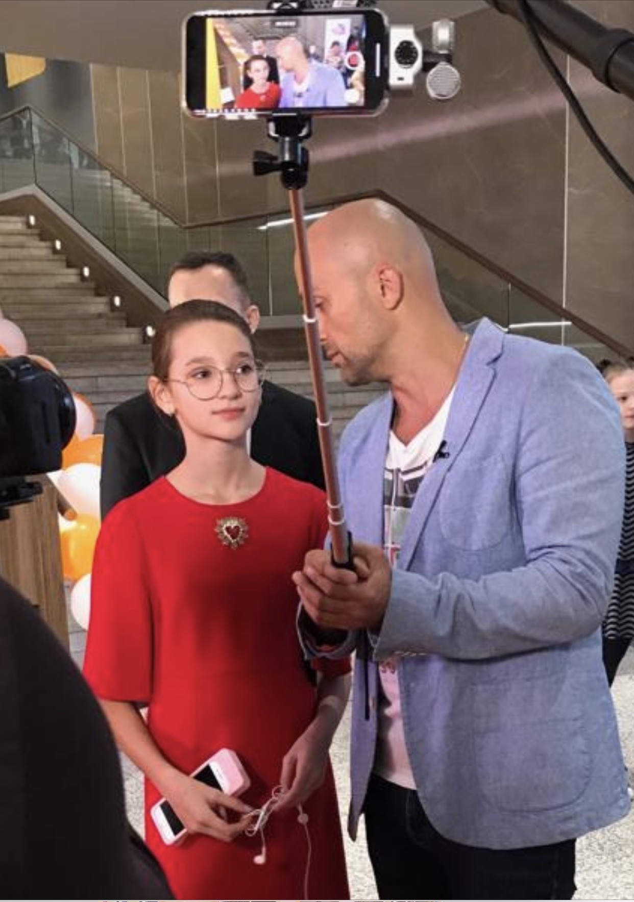 Лиза Анохина поддержала друзей-актеров на премьере «Робо»
