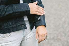 Google и Levi's разработали специальное устройство Jacquard, которое подключается к куртке и позволяет считывать команды владельца смартфона