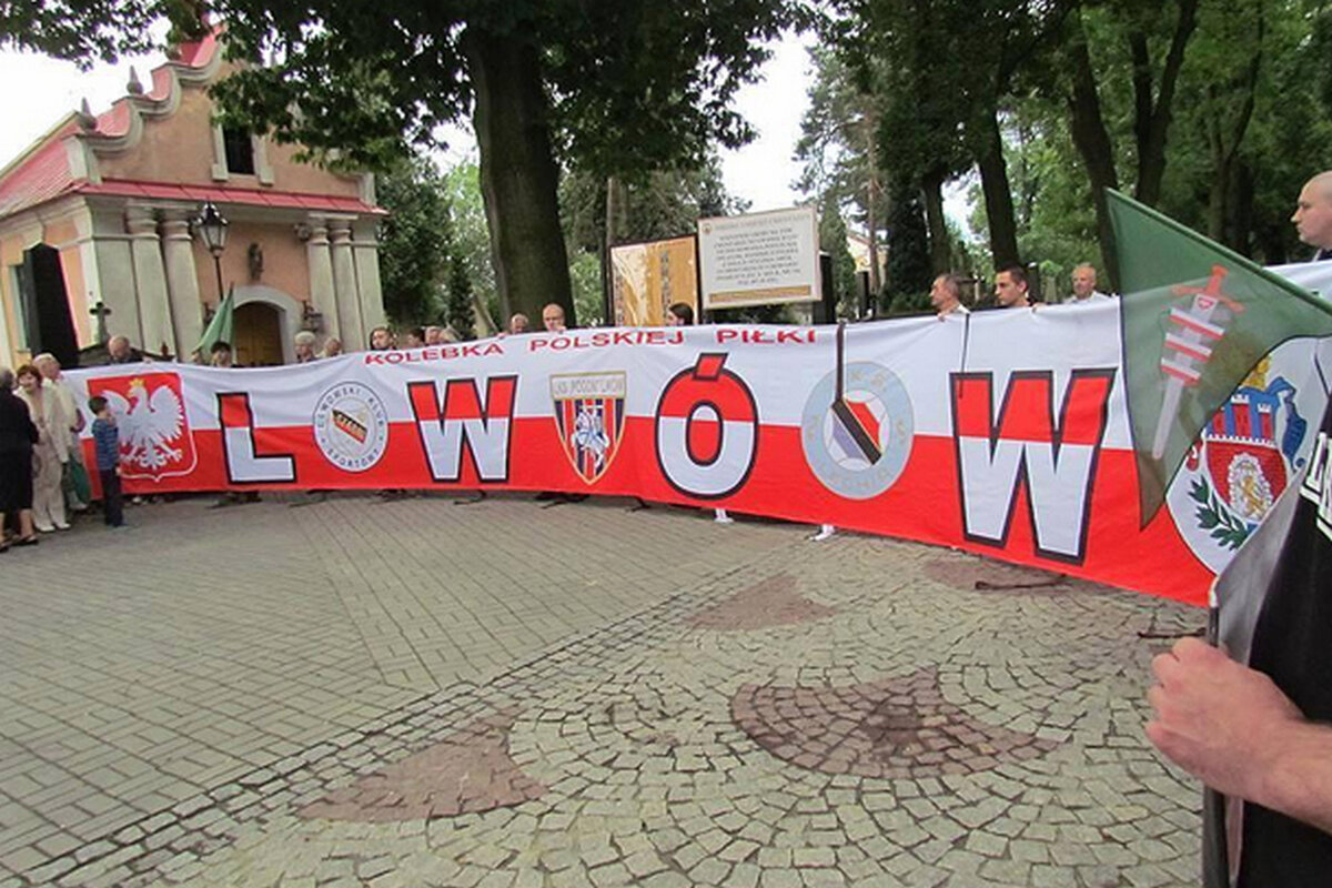 Польша не отказалась от своих аппетитов на земли, которые ранее входили в ее состав,...