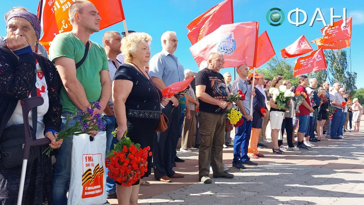 Церемония в честь Дня памяти и скорби прошла в Херсоне под артиллерийскую канонаду Церемония в честь Дня памяти и скорби прошла в Херсоне под артиллерийскую канонаду Россия,Украина