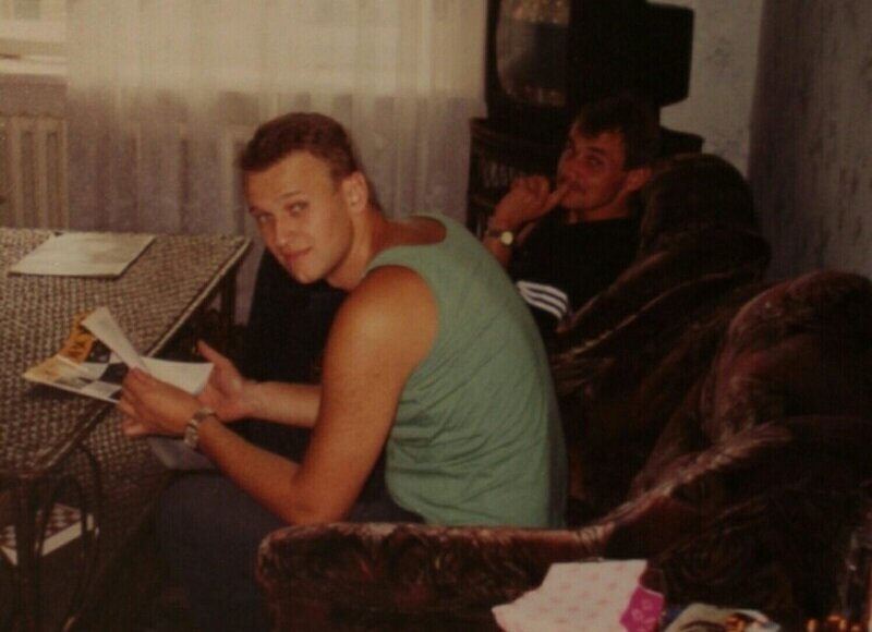 Навальный в молодости. Навальный в молодости. Ельцин в молодости и навальный. Навальный в молодости. Ельцин и навальный сходство в молодости.