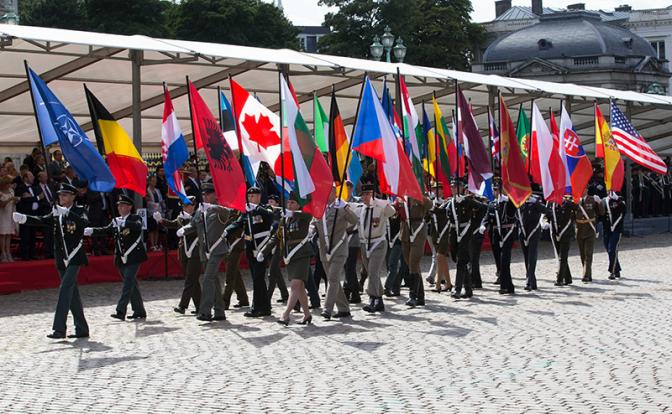 parad-flag-nato