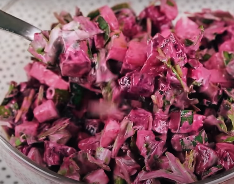 5 вкусных салатов из обычной свеклы