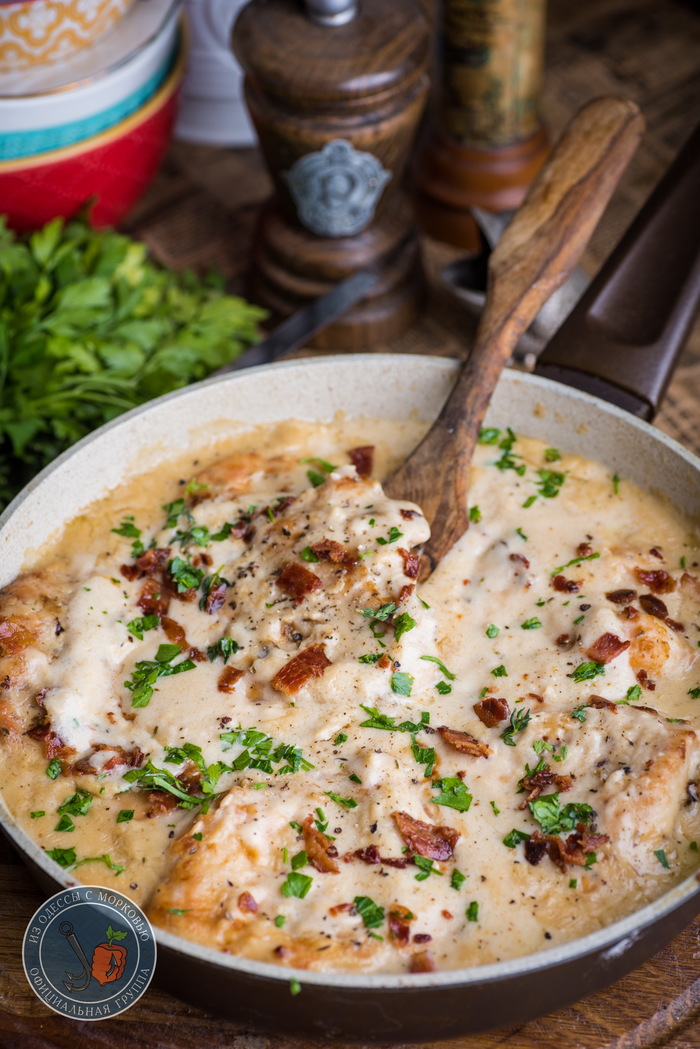 Курица в соусе с чесноком и хрустящим беконом можно, готовить, курицу, помешивая, сковороду, соуса, минут, бекон, добавить, куска, Готовить, поджарить, этапе, пармезан, делать, чеснок, народ, среднем, убрать, бекона