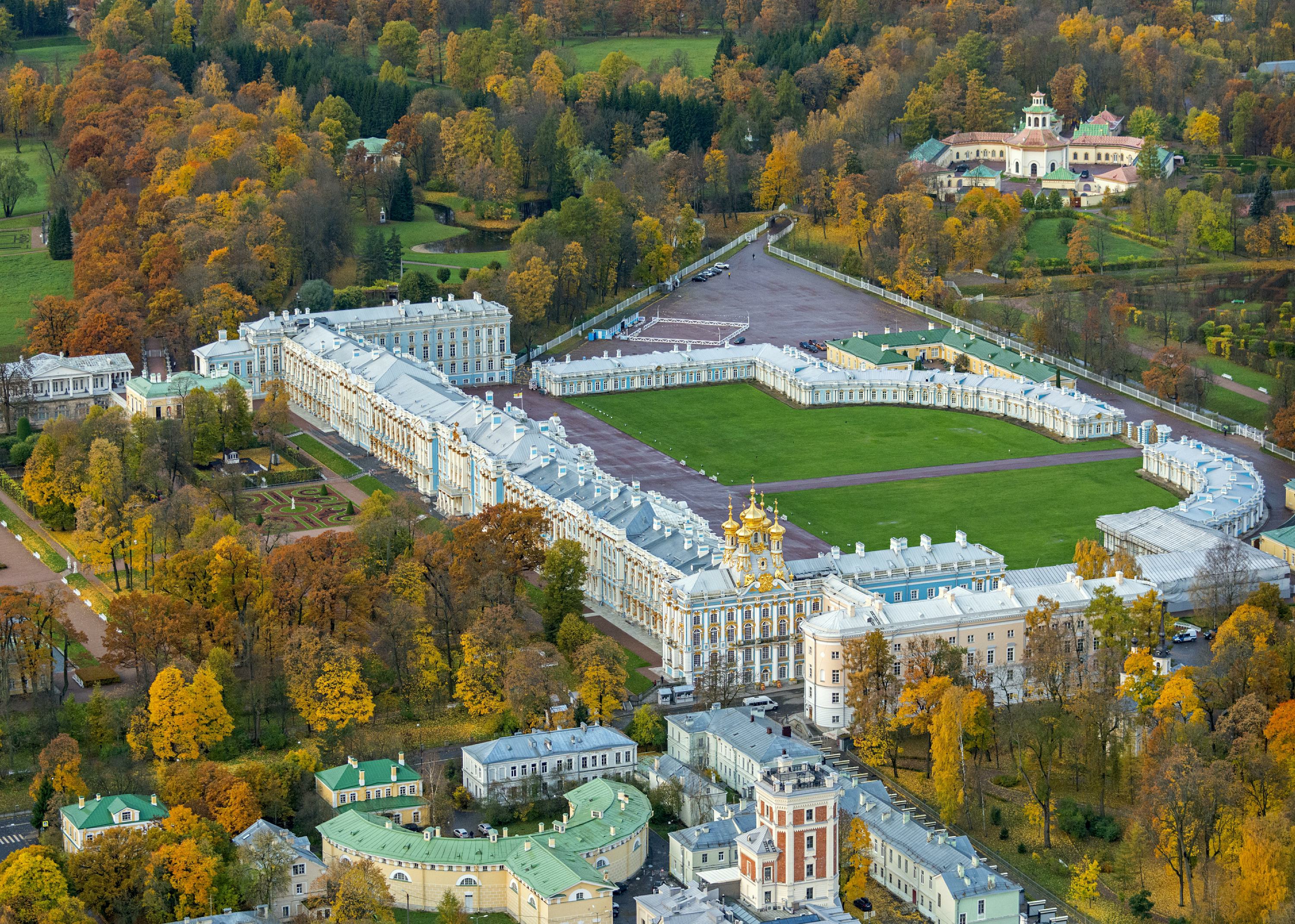 Села санкт петербурга. Царское село (музей-заповедник). Екатерининский дворец в Царском селе. Царское село Пушкин Санкт-Петербург Екатерининский. Царское село музей-заповедник Екатерининский парк.