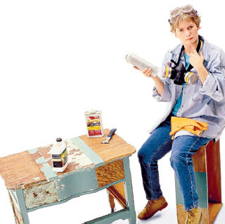 Прежде чем брызгать в квартире всякой химической бякой или приступать к лакокрасочными работами, отправьте родню куда-нибудь подальше, запаситесь респиратором и откройте форточки настежь!