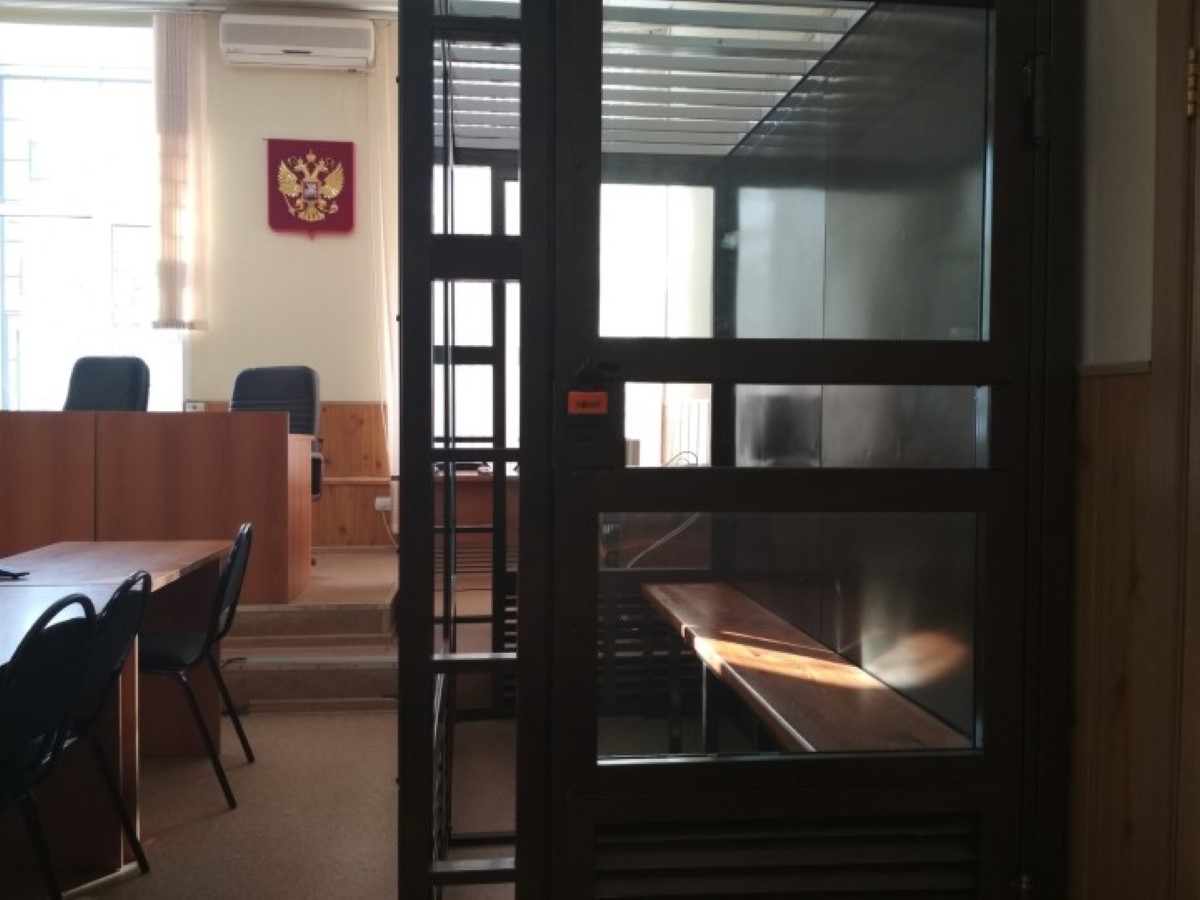 В Хабаровске двое мужчин на улице избили и задушили женщину