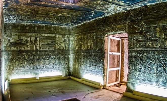 В храме возрастом 4500 лет на стене нашли изображения электрического светильника барельефах, Хатхор, светильников, назад, Дендеры, внешне, храма, стены, версий, показан, одной, уровней, нижних, нанесены, очевидноРисунки, сходство, Крукса, перед, лампа, газоразрядная