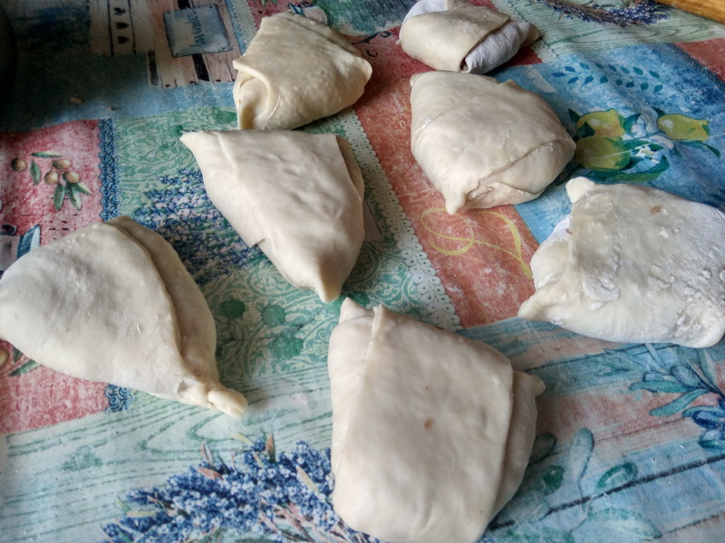 Узбекские мясные пирожки «Хамир хасип» (Мой секрет: томлю их в казане на овощах – нежнее и сочнее ещё не ела)