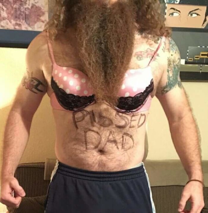 A Girl Got A Text From A Boy Asking To See Her In Her Bra, Dad Replied