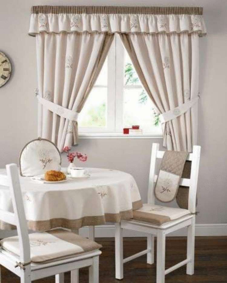 20 чудесных идей, как украсить окно на кухне шторами 