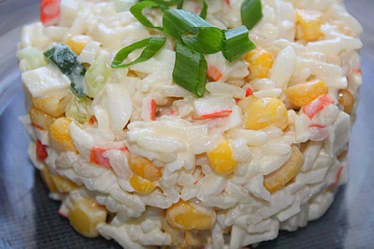 20 замечательных салатов с крабовыми палочками и кукурузой салат, палочками, крабовыми, консервированной, палочек, крабовых, понадобится, кукурузы, майонез, Салат, кубиком, специиПриготовление, нарежь, кукурузой, крабовые, палочки, заправь, кукурузу, ингредиенты, Нарежь