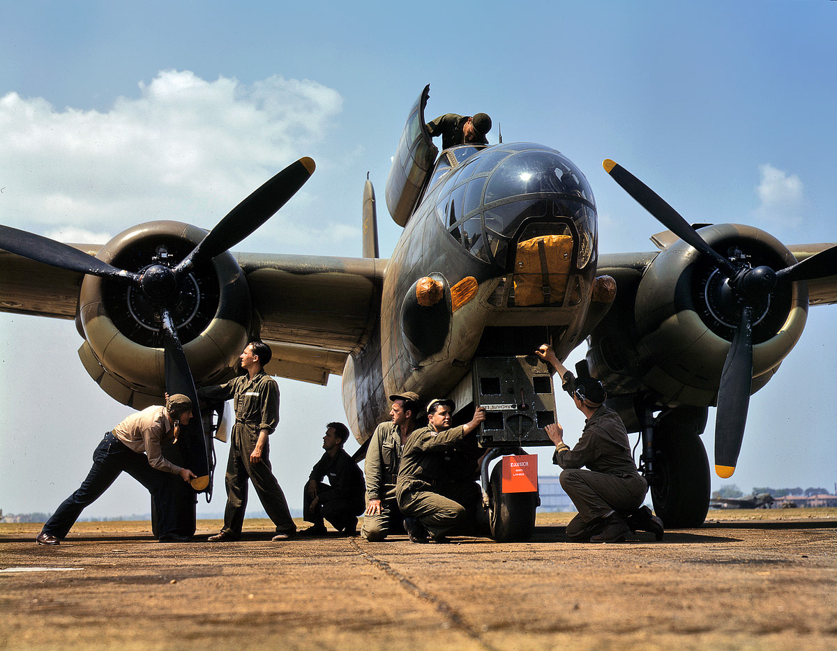 Фоторепортаж Альфреда Палмера 1942 года о том «как ковалось оружие победы». B-25 Mitchell Авиация