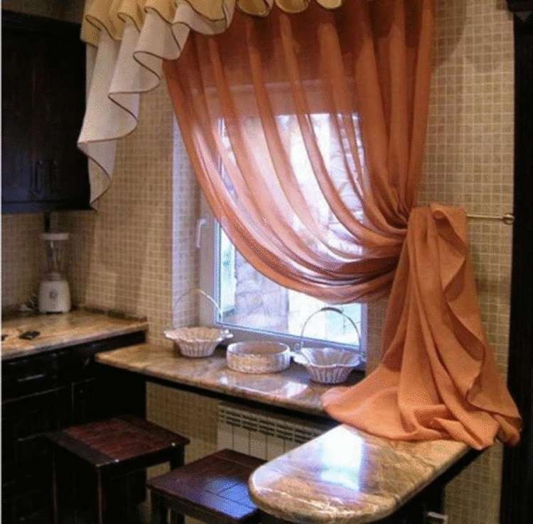 20 чудесных идей, как украсить окно на кухне шторами