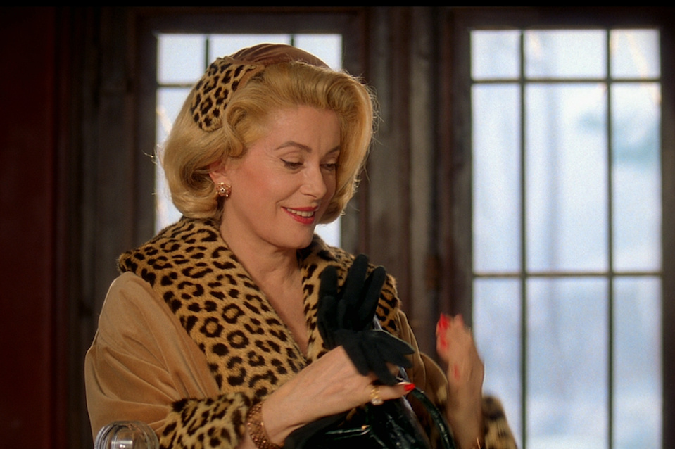 Кадр из фильма «Восемь женщин» (2002)