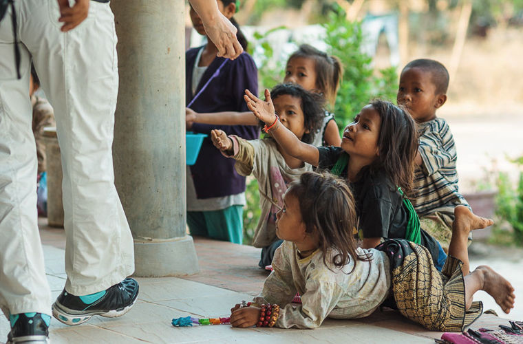 Давать деньги детям интересное, камбоджа, особенности