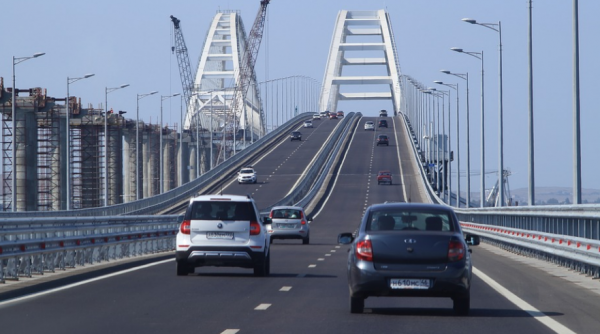 На Крымском мосту остановлено движение из-за ДТП 