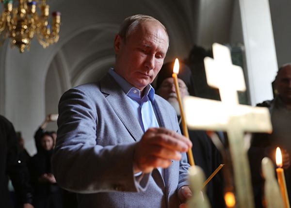 Президент РФ Владимир Путин во время посещения Спасо-Преображенского собора Валаамского ставропигиального мужского монастыря