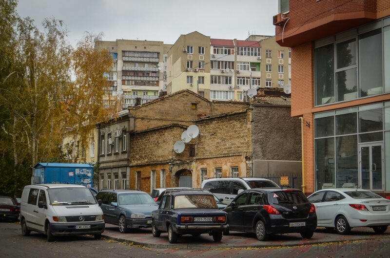 Одесская Молдаванка: трущобная романтика, автокладбища и руины архитектурных экспериментов 