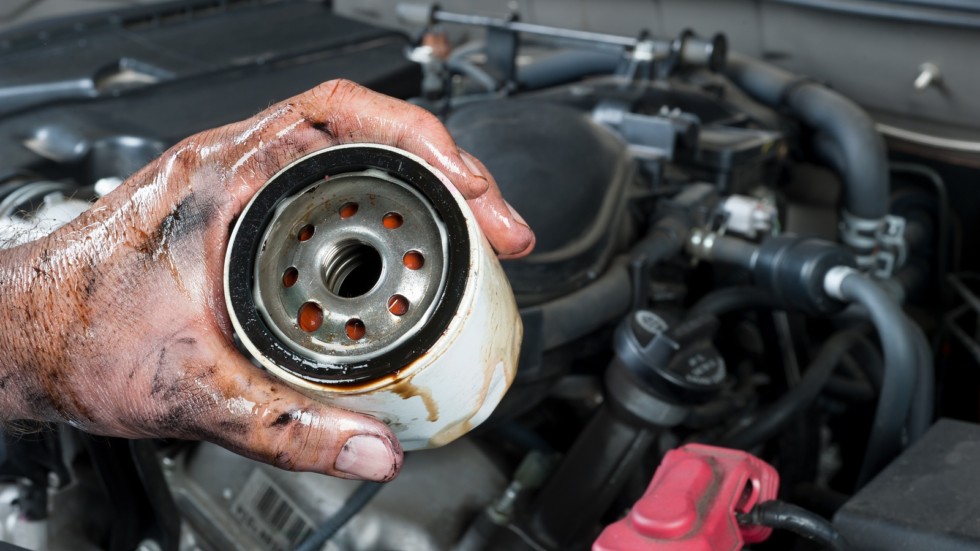 Всегда свежее: почему нельзя постоянно доливать масло вместо замены? Всегда свежее: почему нельзя постоянно доливать масло вместо замены? авто и мото,автоновости,автосоветы