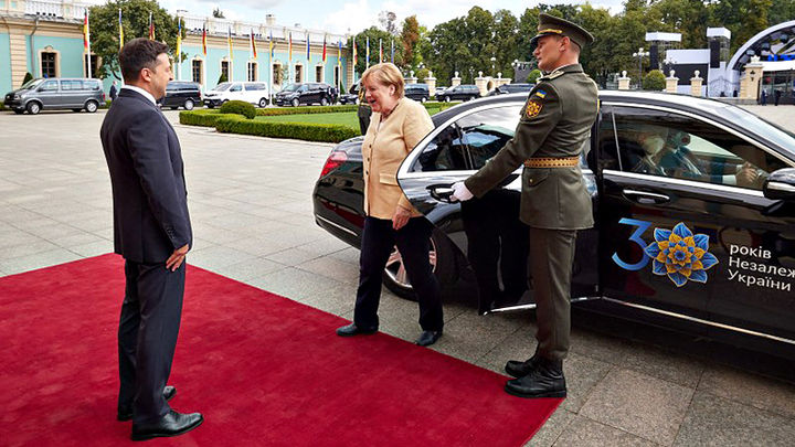 "СИЛОЙ ПРОРЫВАТЬСЯ НЕ БУДУ". ПЯТЬ СЕНСАЦИЙ ПРОЩАЛЬНОГО ВИЗИТА МЕРКЕЛЬ НА УКРАИНУ