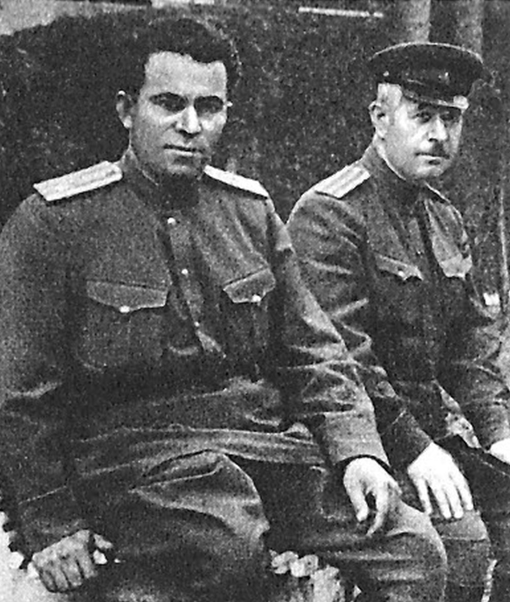Р.С. Сариксов (справа) и С.Н. Надария, телохранители Л.П. Берия.