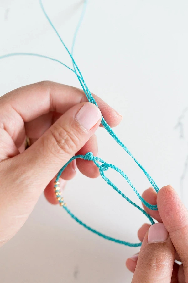 Браслеты из бисера своими руками: схемы плетения фенечек для начинающих бисер,мастер-класс