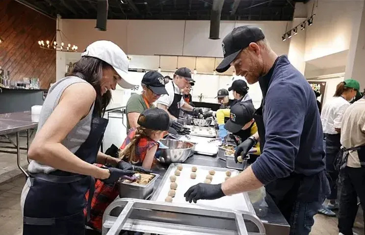 Меган Маркл и принц Гарри с детьми