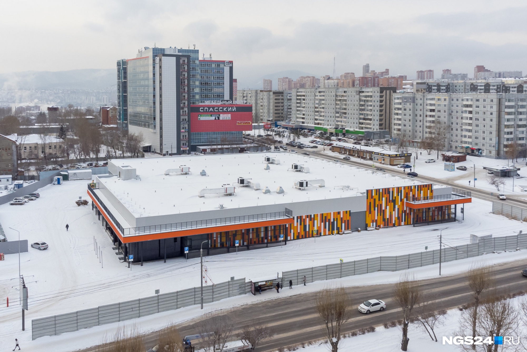 Тк красноярск. Рич Фэмили на Копылова Красноярск. Апельсин Красноярск. Торговый центр апельсин Красноярск. Новый торговый центр в Суворовском.