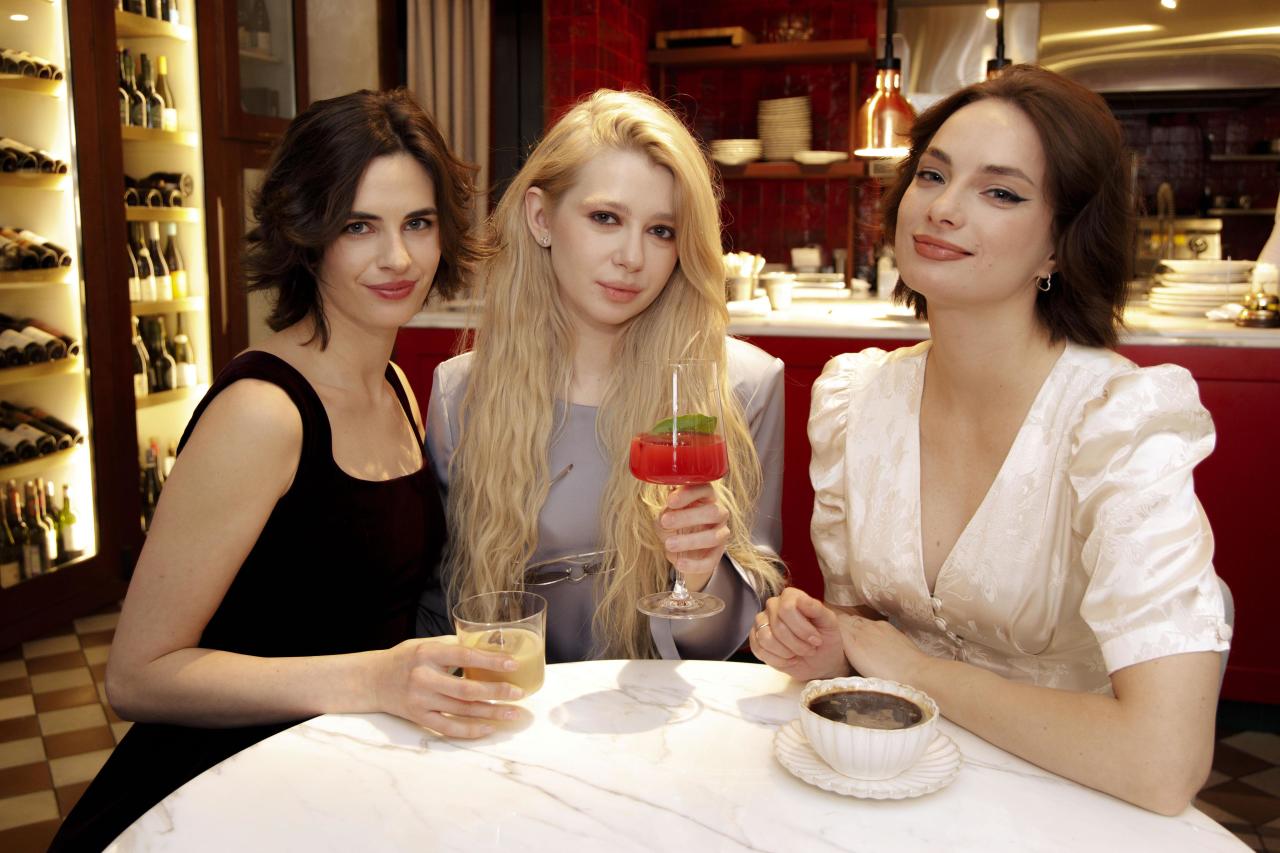 Бургер с лососем и банановое какао: что попробовать в ресторанах Москвы в апреле 2026 апреля, «Рыба, соусом, блюда, вошли, формат, космическим, ресторан, растительном, группы, молоке, актрисами, появились, Stars, Alaska, «Честная, ресторанах, меню —, позиций, заказе