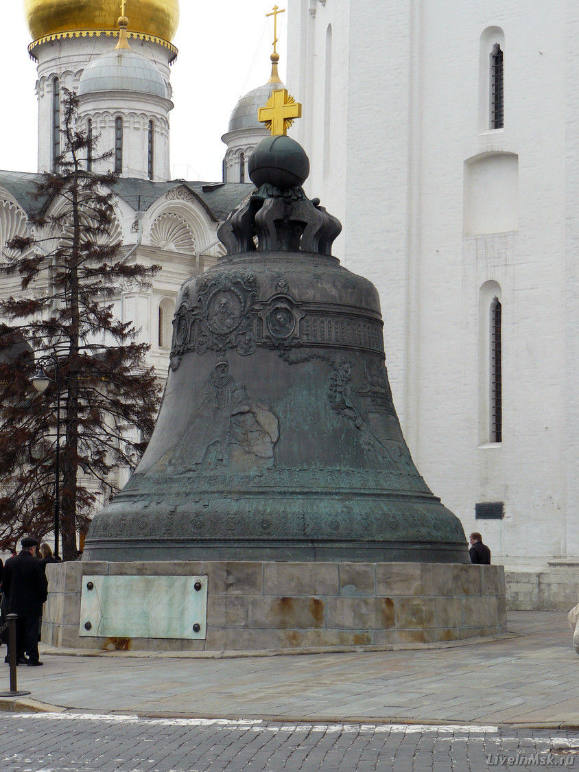 Отливка царь колокола год. Царь колокол в Москве. Памятник царь колокол в Москве. Колокол Московского Кремля. Царь колокол Монферран.