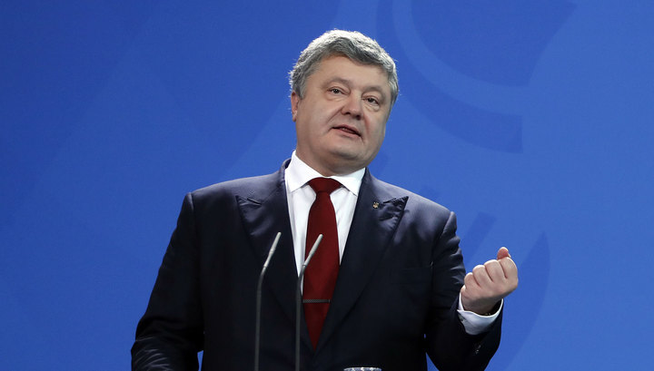 Порошенко пожаловался на "щупальца Кремля" после запрета российских соцсетей
