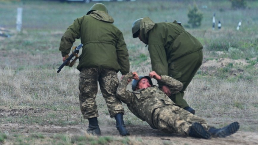Донбасс сегодня: боец ВСУ взорвал сослуживцев, пожар уничтожил военную помощь США