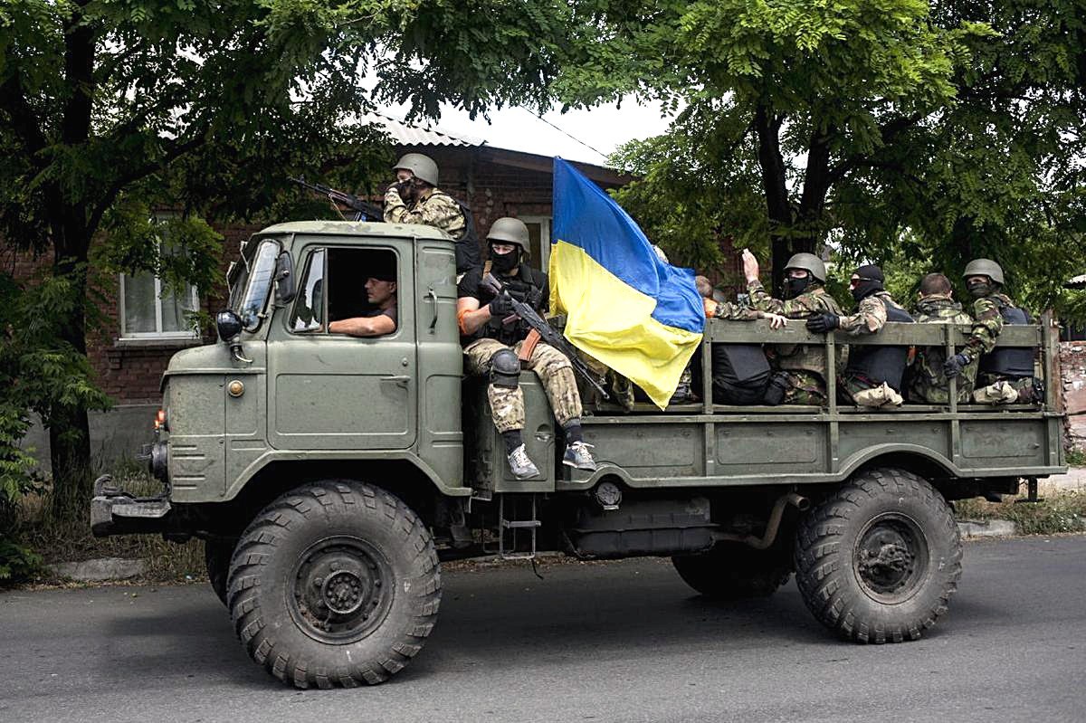 В центре Киева военный грузовик протаранил несколько автомобилей (ФОТО, ВИДЕО)