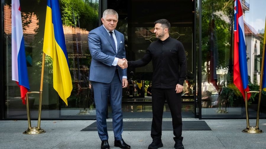 Словакия, так и быть, не против интеграции Украины в ЕС, несмотря на различные политические...
