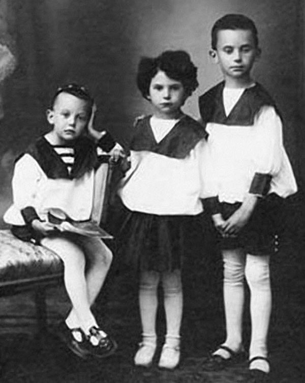 Леонид Гайдай с сестрой Августой и братом Александром. история, люди, события