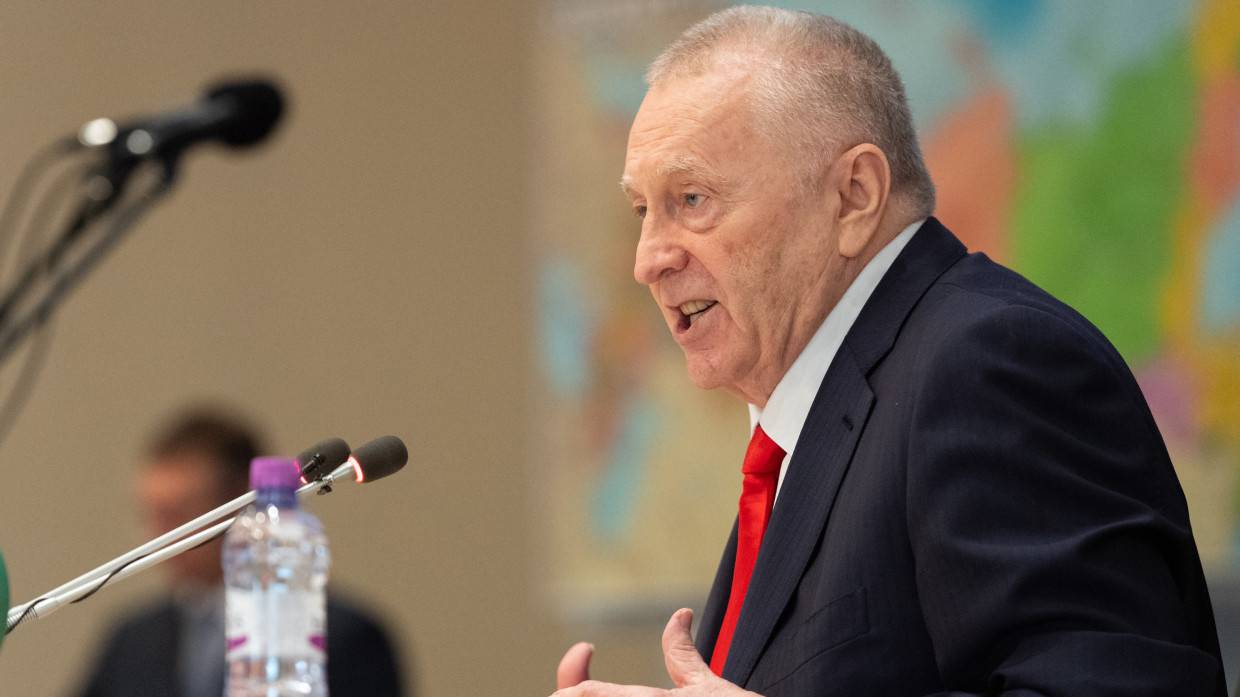 ЛДПР: ранее госпитализированный из-за COVID-19 Жириновский возобновил рабочую деятельность